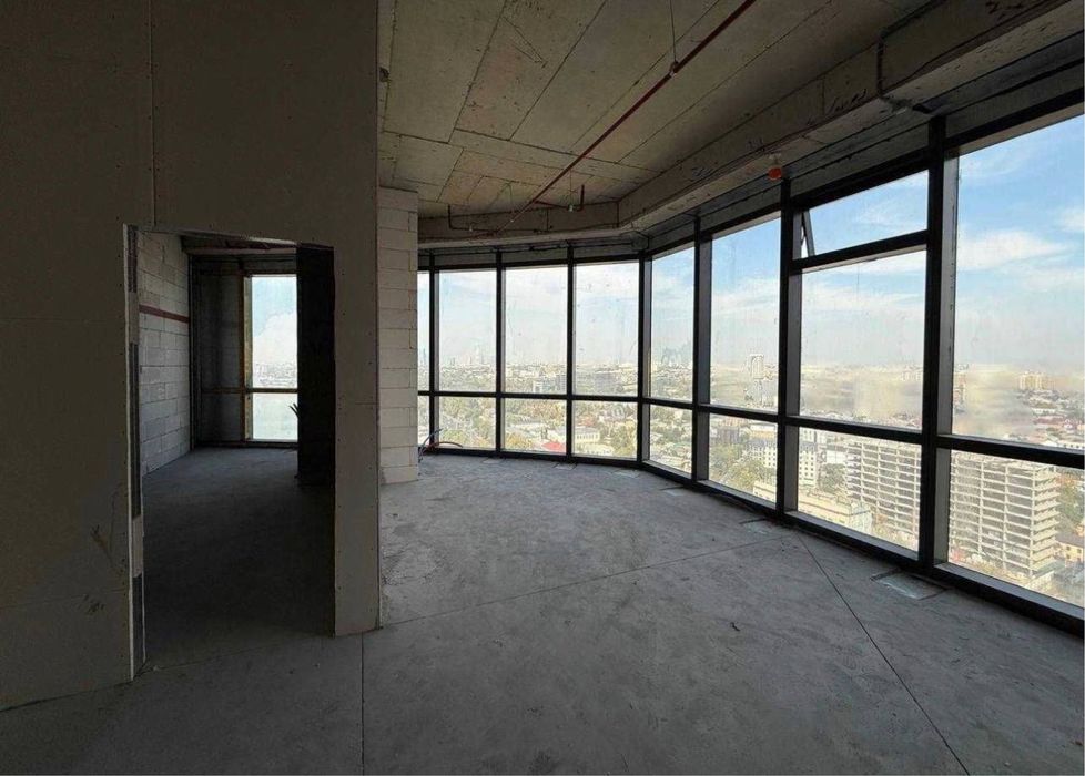 PIRAMIT TOWER 59м² потолки 4м коробка Бобура, Нукусская