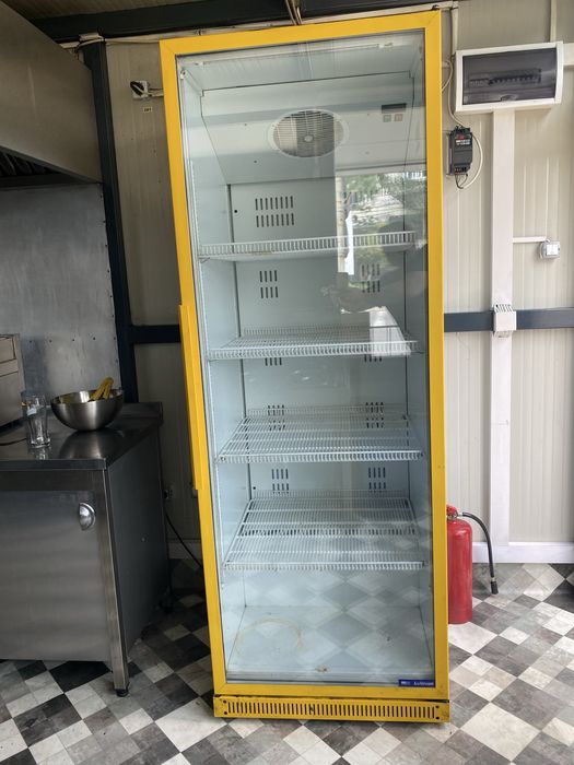 Vitrina verticală