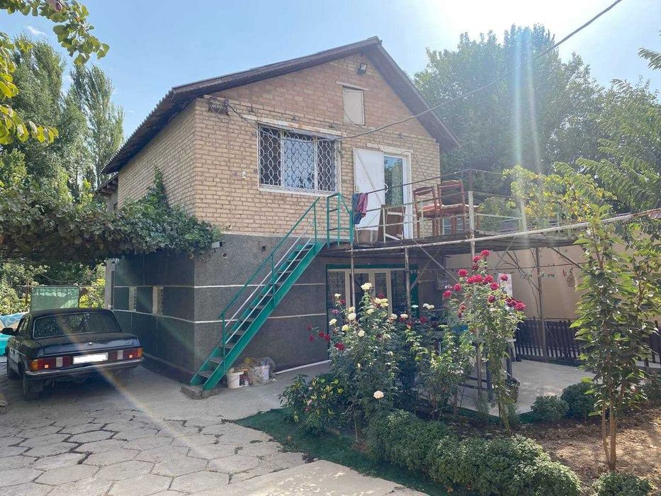 Продаётся двухэтажный дом/дача в Чирчике (ориентир Джалаир,СВТ «Куёш»)