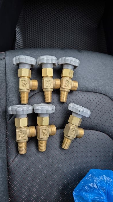 Вентиль на кислородный баллон