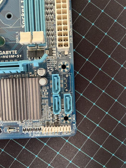 Placa de baza GIGABYTE