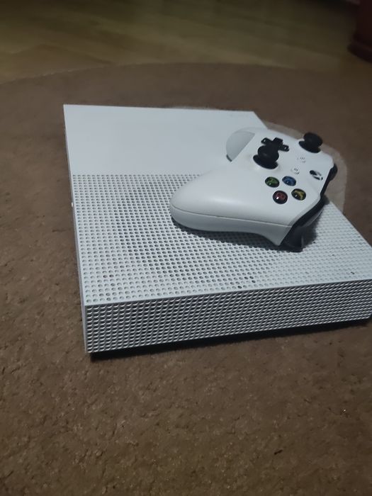 Xbox one s second hand (nici un defect) + consola