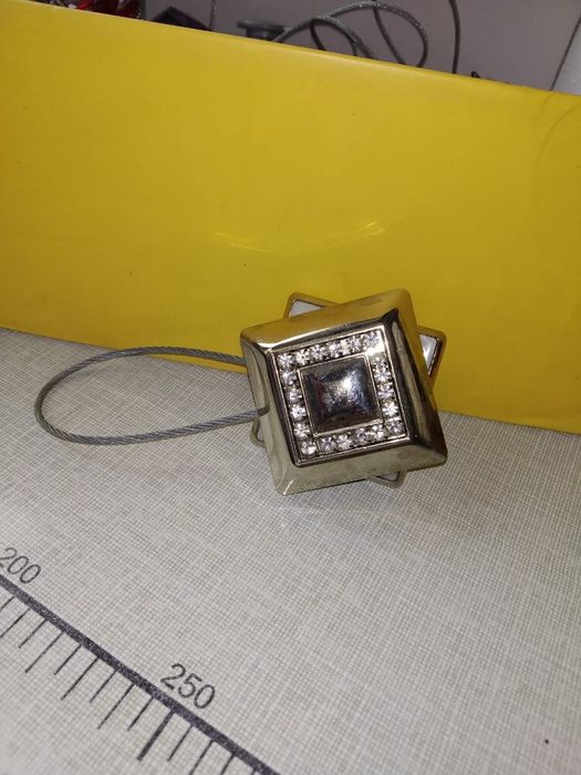 Магниты для штор.