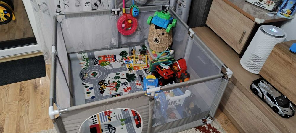 Spatiu de joaca cu bile si cos de basket, Selonis ( Tarc pt. copii)