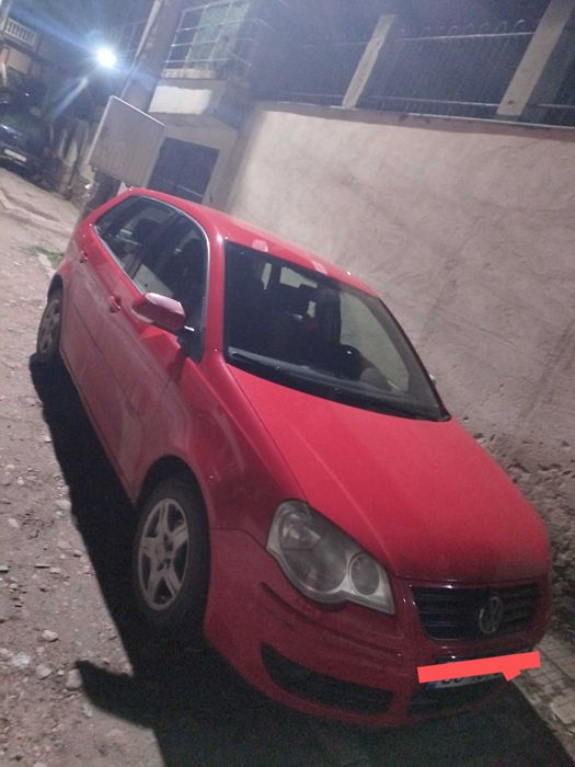 Продавам фолцваген поло