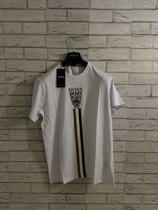 Hugo Boss тениска.Най-Висок клас.Налични размери L,Xl,2Xl