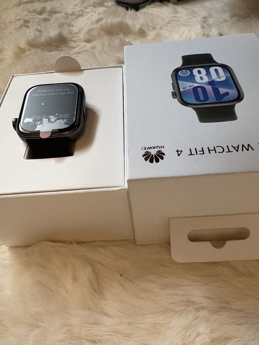 Чисто нов смартчасовник Huawei watch fit 4