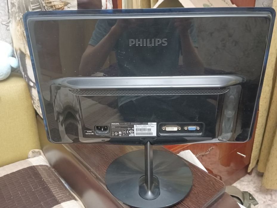 Монитор 18.5" Philips (LED, широкоформатный)