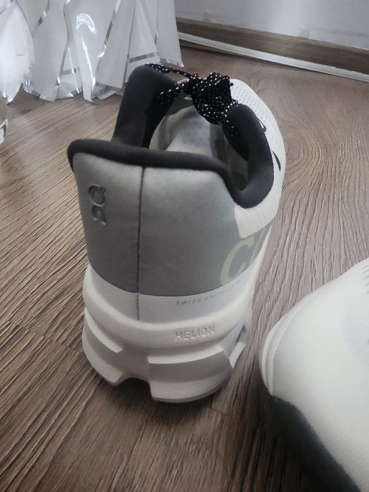 Adidași noi Helion Cloudmonster