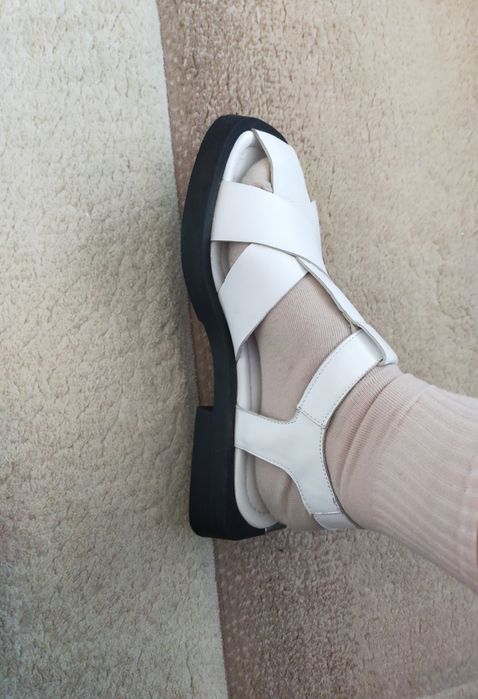 Сандали женские .