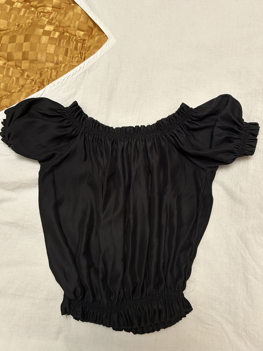 Здравейте продавам къс топ с паднали рамене еластична