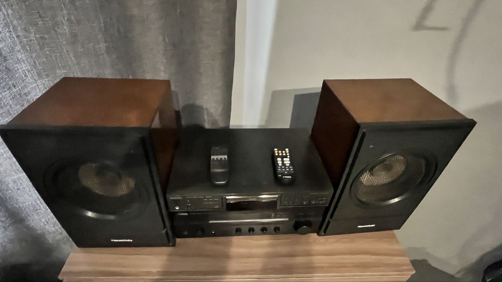 Музыкальная стойка, колонки