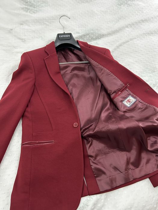 Vand sacou visiniu marimea 48 (M) !