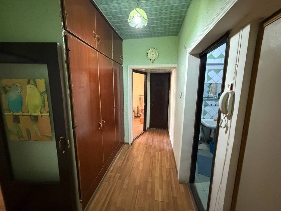 Квартира 2-ком. 65м² средний ремонт этаж 5/9 м.Ойбек ор-р Datum Parfum