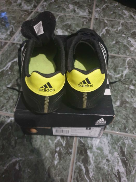 Ghete de fotbal Adidas profesionale