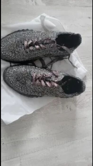 Различни обувки за ежедневие