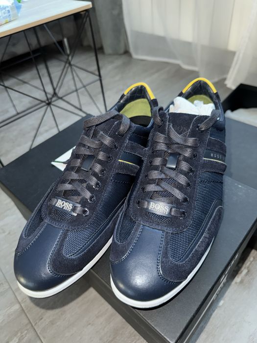 Hugo Boss , marimea 42