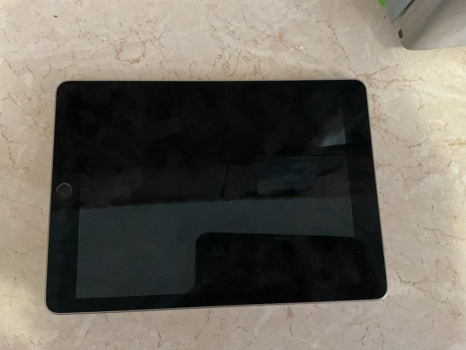 iPad Pro 9.7 (A1673) pentru piese - Display Retina impecabil / Carcasă curată