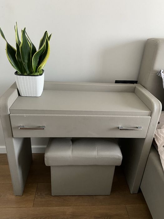 Продам комод с пуфиком