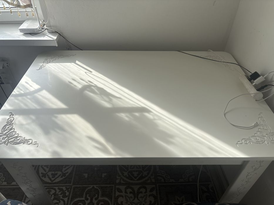 Кухонный стол.