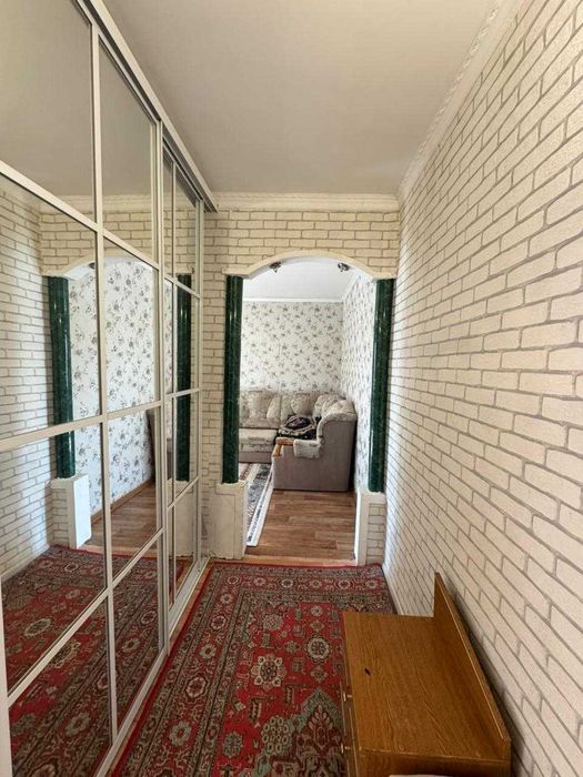 Продам 2 комнатную по Абая