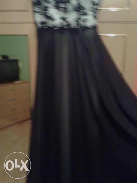 Официялна бална рокля