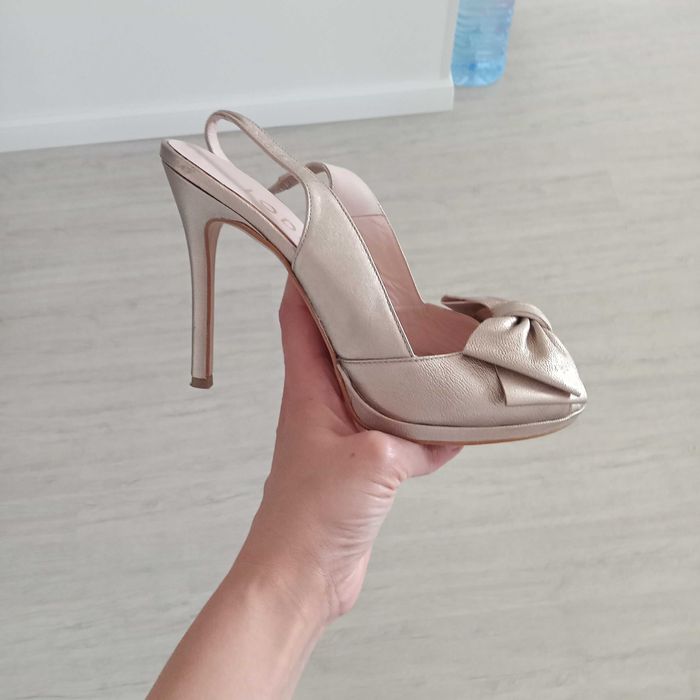 Туфли золотого цвета