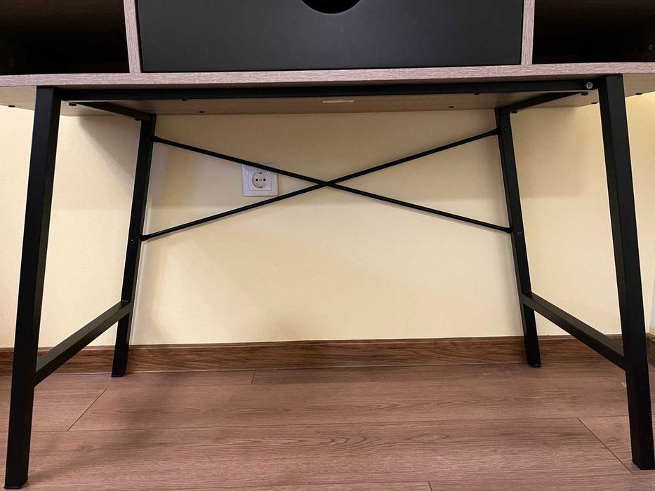 Бюро - цвят светъл дъб/черно