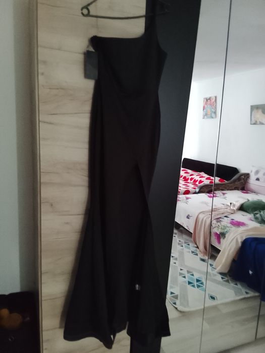 Vând rochii ocazie toate sunt noi prețul este pentru tot lotul