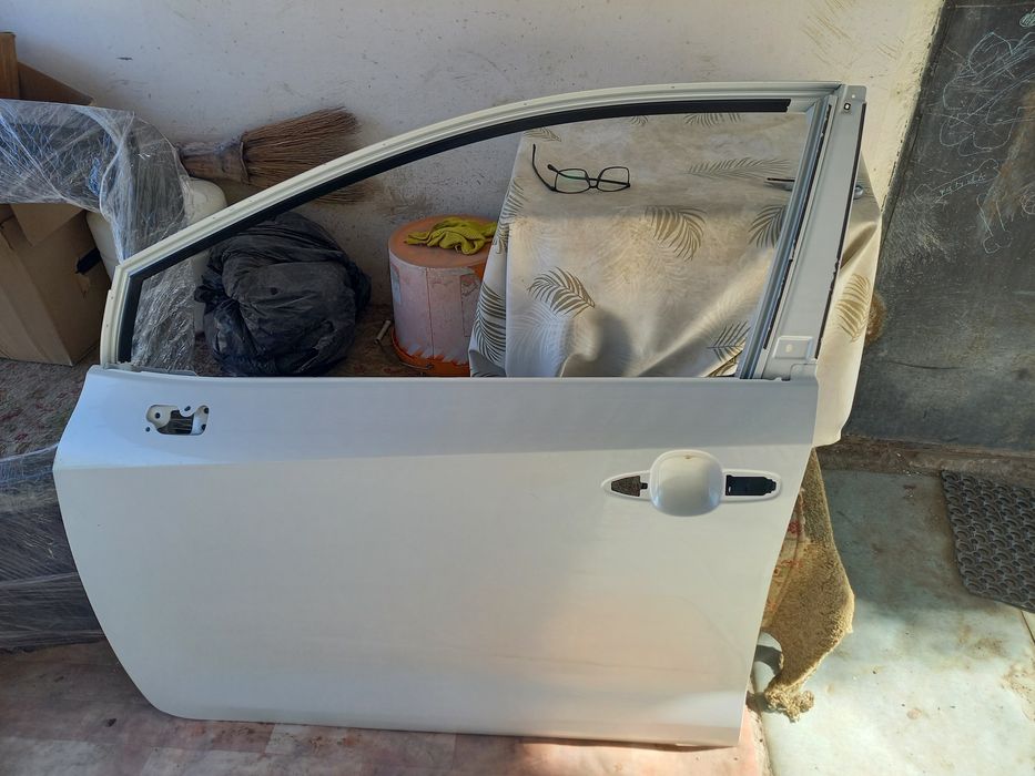 Передняя левая дверь от Corolla 2023.