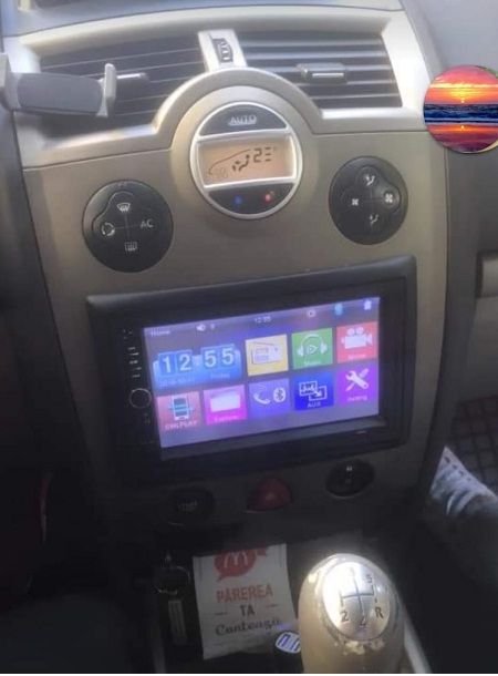 Navigatie Casetofon Renault Megane Waze YouTube prin MirrorLink BT USB