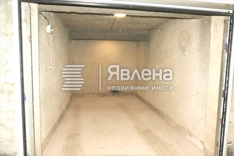 Дава се под наем Гараж / Паркомясто в София, Иван Вазов - 15 кв.м за 170 € - Снимка #1