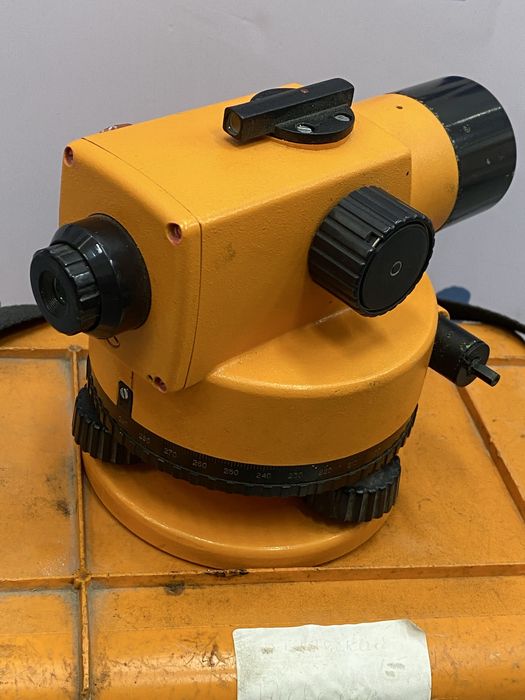 оптическим нивелиром Vega L30