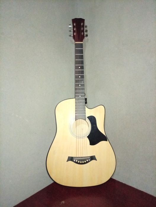 Akustik gitara . 6tasi birda tōplam. sotiladi