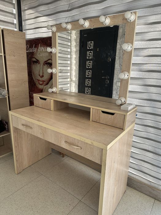 Goʻzallik saloni uchun tayyor oyna mebel