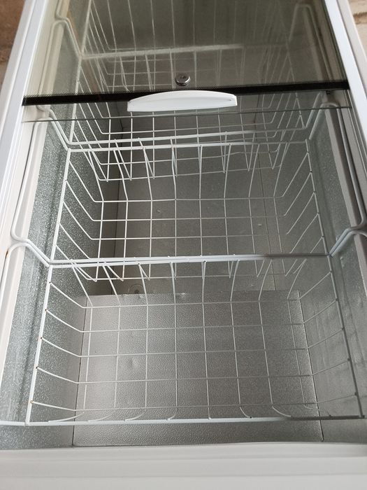 Морозилка почти новый