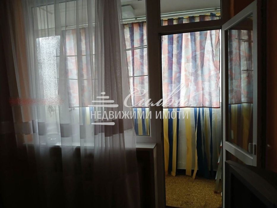 Дава се под наем Тристаен апартамент в Шумен, Център - 93 кв.м за 408 € - Снимка #6