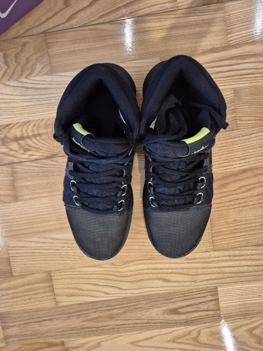 Nike Lebron Witness 8