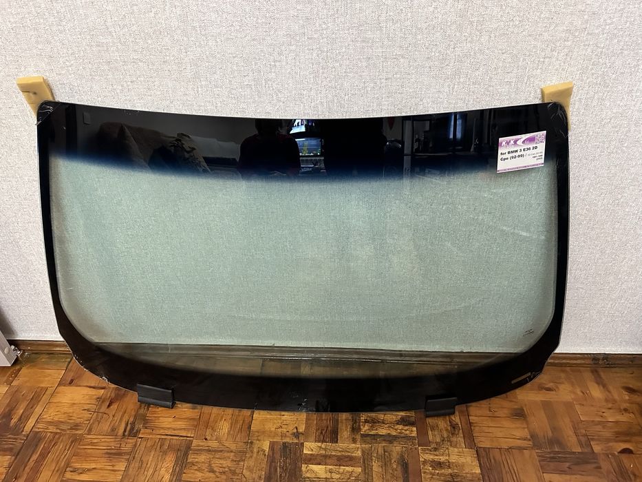 Продам лобовое стекло bmw e36 купе - кабриолет