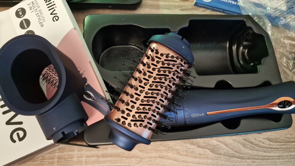 Uscător de păr cu perie