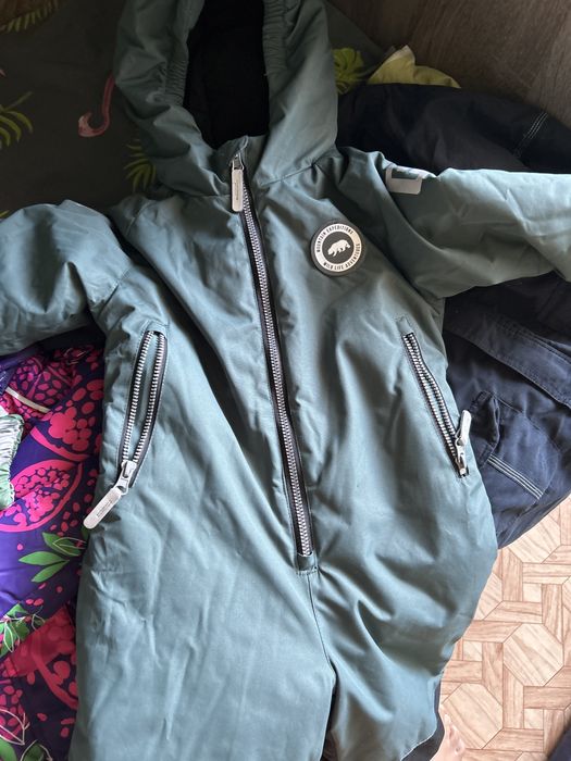 Продам детские комбезы