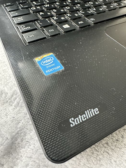 Лаптоп Toshiba с Windows 10 - 750 GB / 8GB RAM