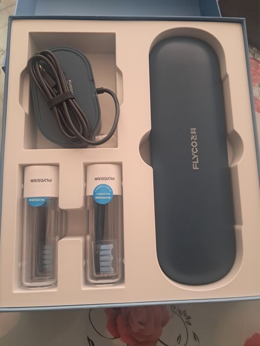 Зубная щетка FLYCO новый