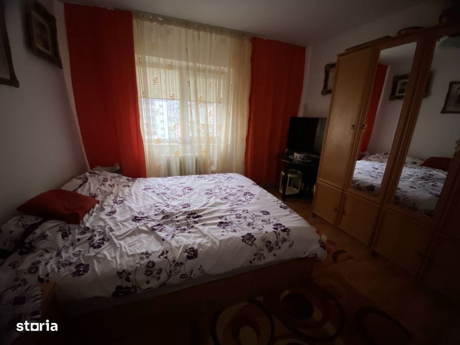 Apartament 4 camere,  zona Calea Moldovei, et. 3