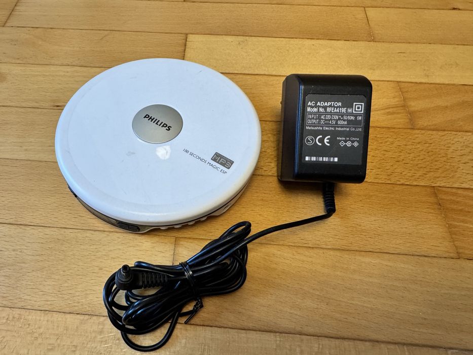 Портативен CD / MP3 плеър (Дискмен) Philips EXP2540 + Адаптер