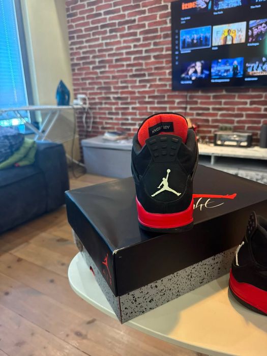 Air Jordan 4 Retro “Red Thunder”