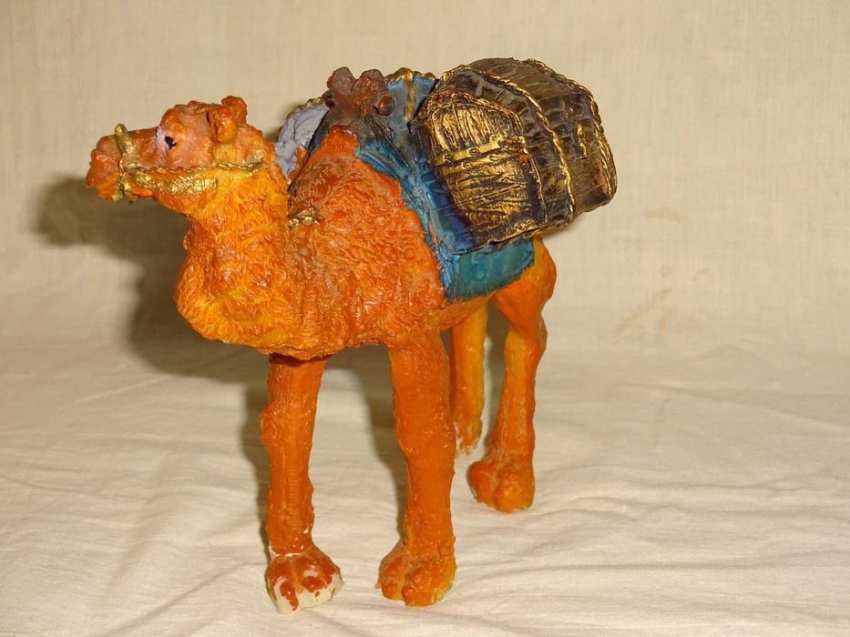 Статуэтку керамическую - продам.