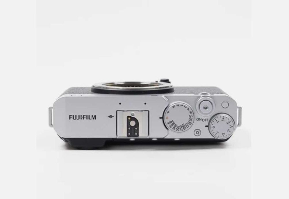 Фотоаппарат беззеркальный Fujifilm X-E4 серебристый