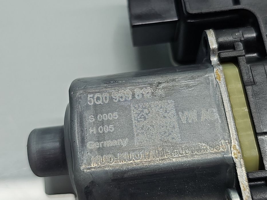 Motoras geam dreapta spate Skoda Octavia 3 (5E3) [Fabr 2012-2020] Berl