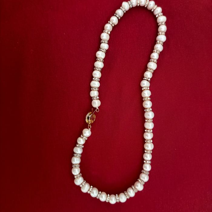 Бусы разные смотрите фото